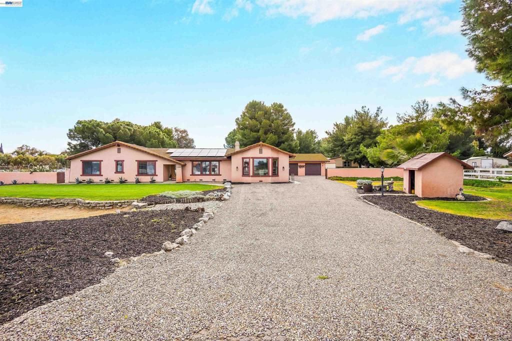 15948 Redondo Dr, Tracy, CA 95304 Main Photo