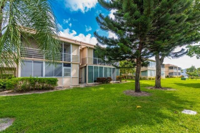 657 Brittany N, Delray Beach, FL 33446 Photo
