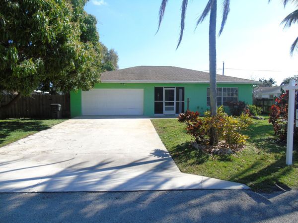 6902 S Plymouth Drive, Lake Worth, FL 33462