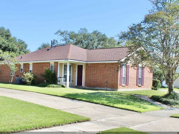 15337 Woodlore Dr, Baton Rouge, LA 70816