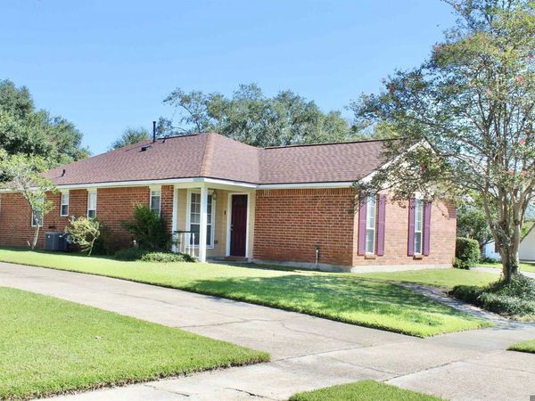 15337 Woodlore Dr, Baton Rouge, LA 70816