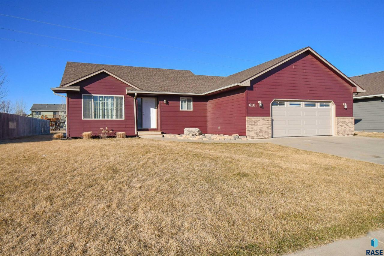 610 Kent St Harrisburg, SD 57032