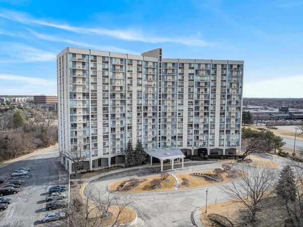 40 N Tower Road, Unit 2F, Oak Brook, IL 60523