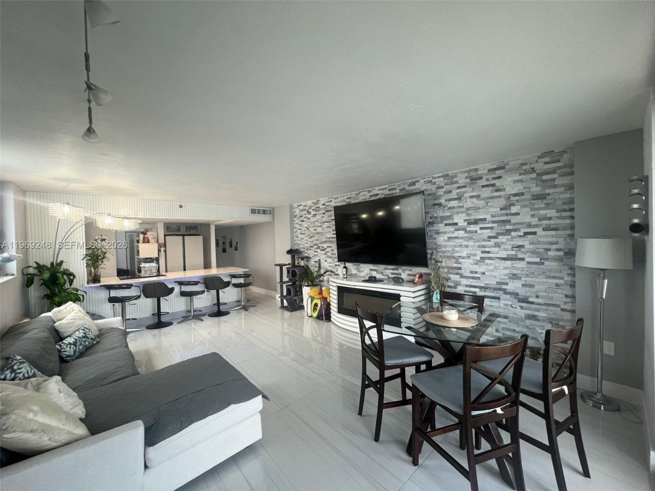 17878 N Bay Rd, Unit 507, Sunny Isles Beach, FL 33160 Photo