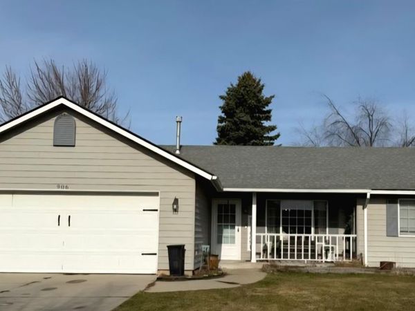 906 E Glacier Peak Dr, Post Falls, ID 83854