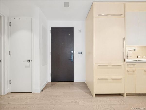 252 south Street, Unit 68K, New York (Manhattan), NY 10002