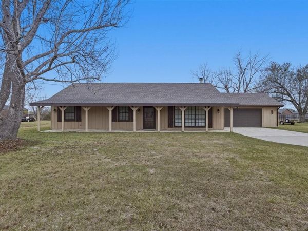 1108 Lakeridge Lane, Lake Charles, LA 70605