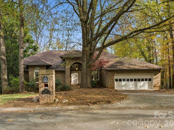 927 Longfield Circle, Charlotte, NC 28270