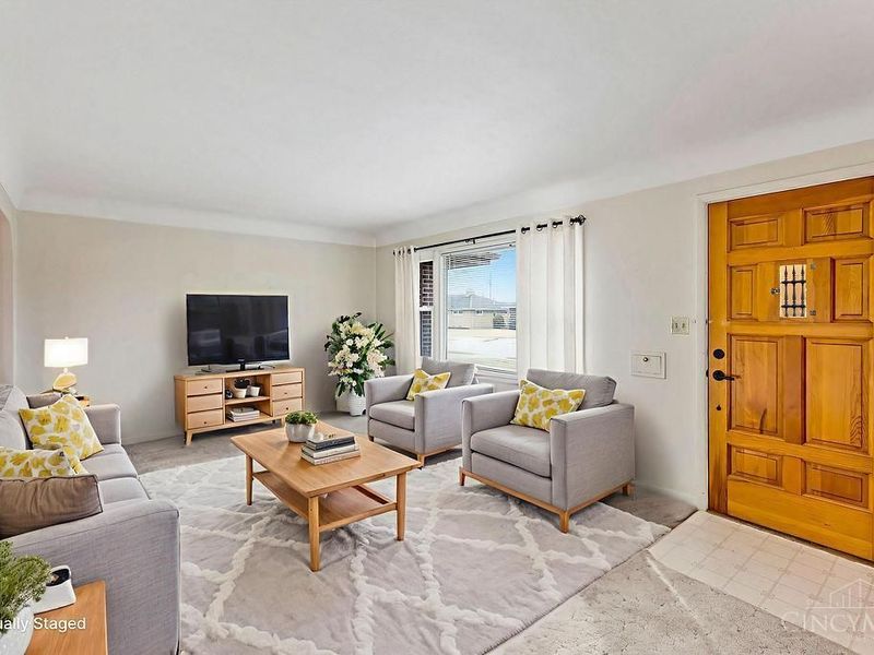 330 Kenyon Drive, Hamilton, OH 45015 Photo 2