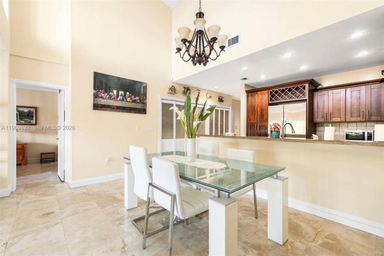 14842 Breckness Pl, Miami Lakes, FL 33016 Photo