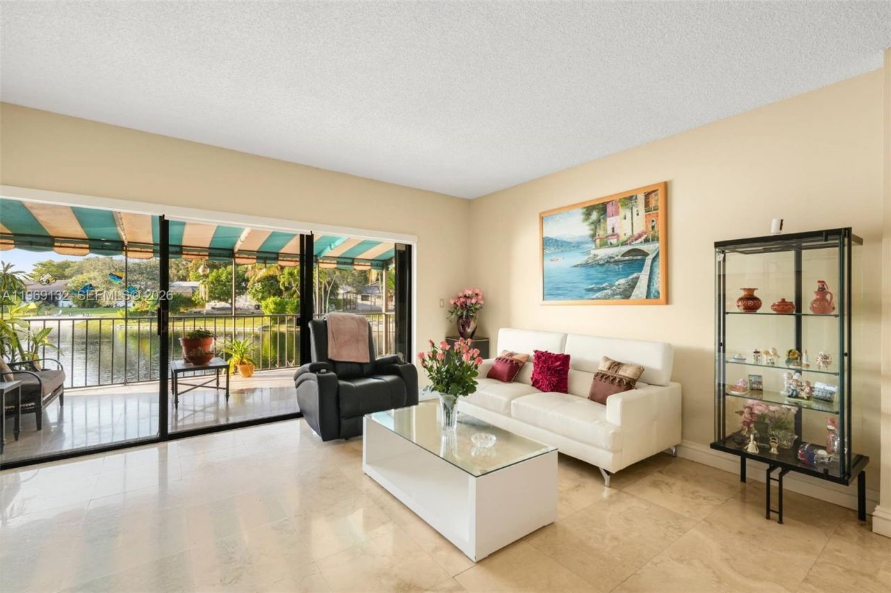 14842 Breckness Pl, Miami Lakes, FL 33016 Photo