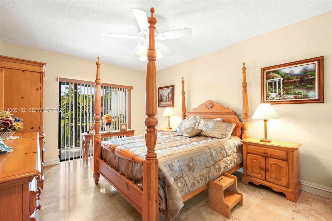 14842 Breckness Pl, Miami Lakes, FL 33016 Photo