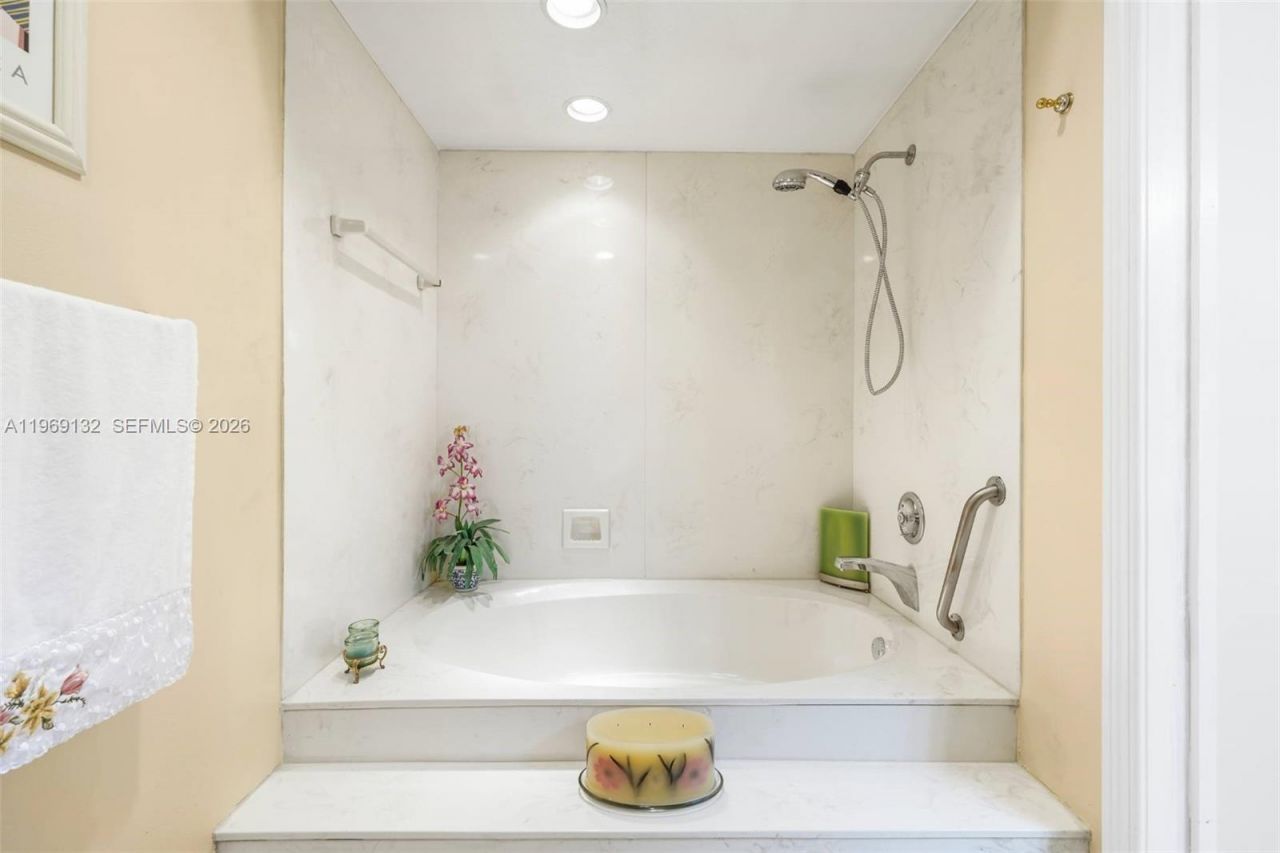 14842 Breckness Pl, Miami Lakes, FL 33016 Photo