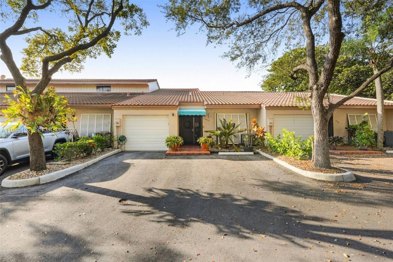 14842 Breckness Pl, Miami Lakes, FL 33016 Photo