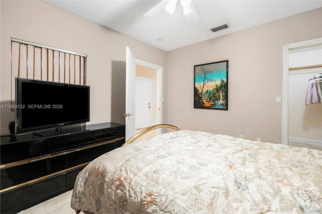 14842 Breckness Pl, Miami Lakes, FL 33016 Photo