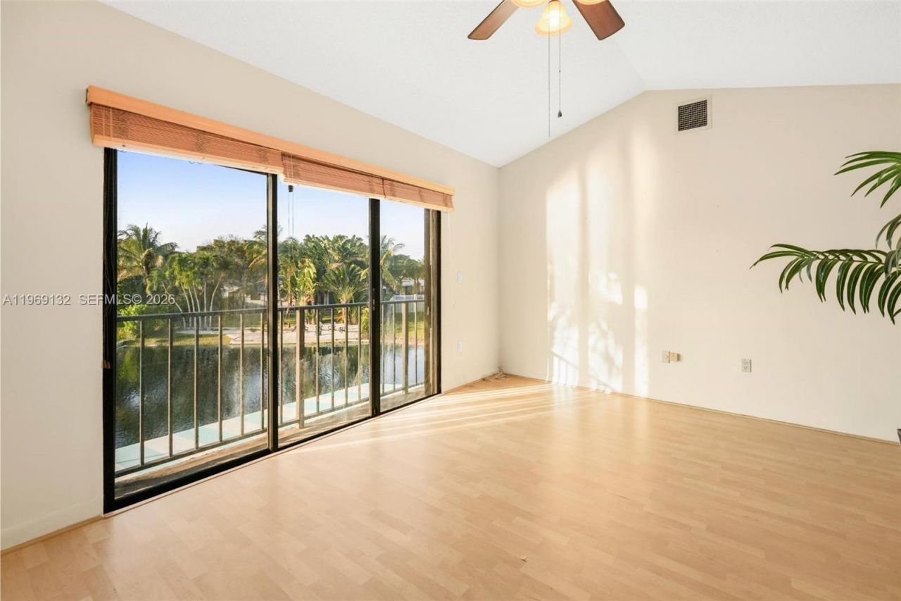 14842 Breckness Pl, Miami Lakes, FL 33016 Photo