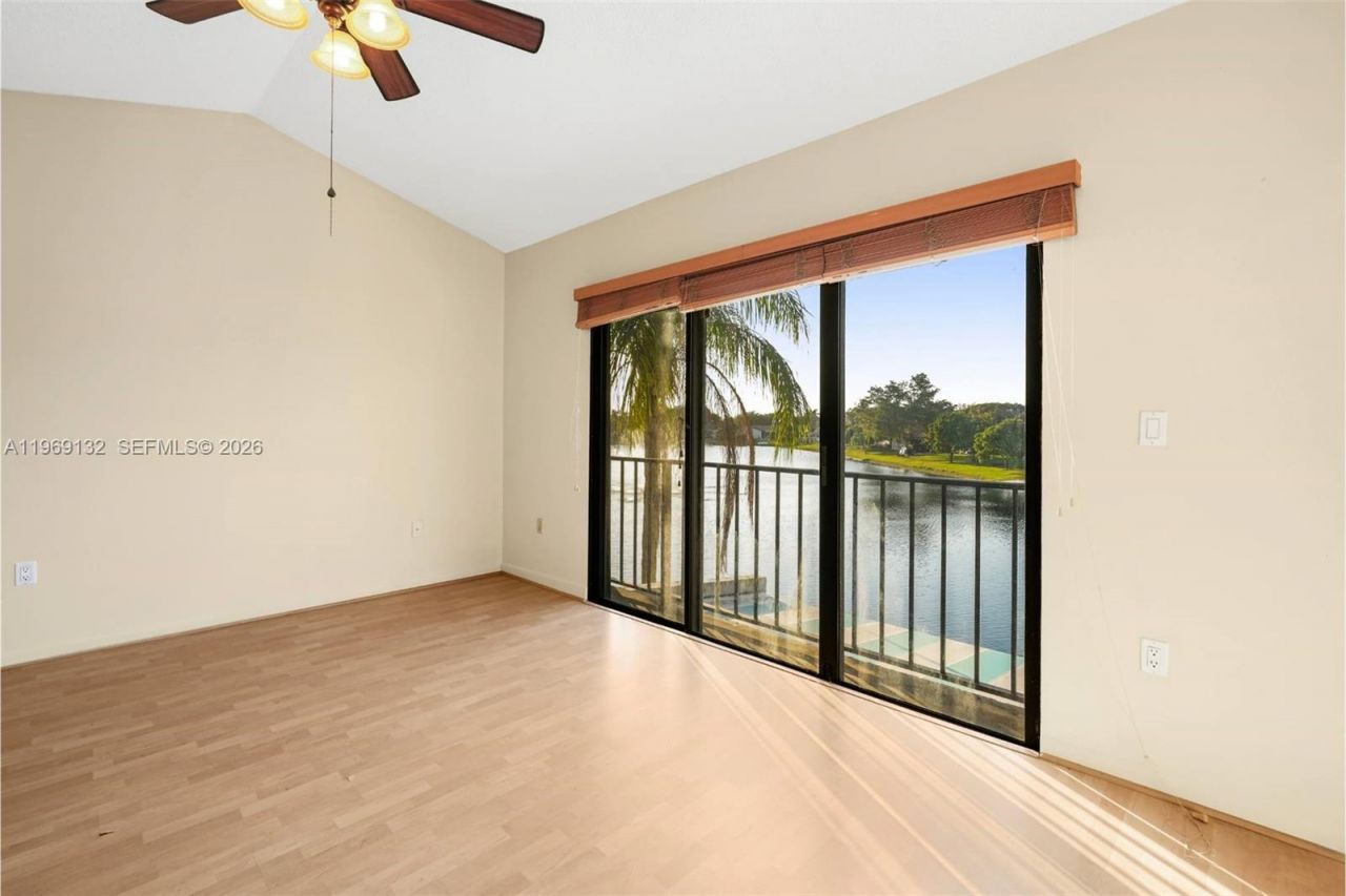 14842 Breckness Pl, Miami Lakes, FL 33016 Photo