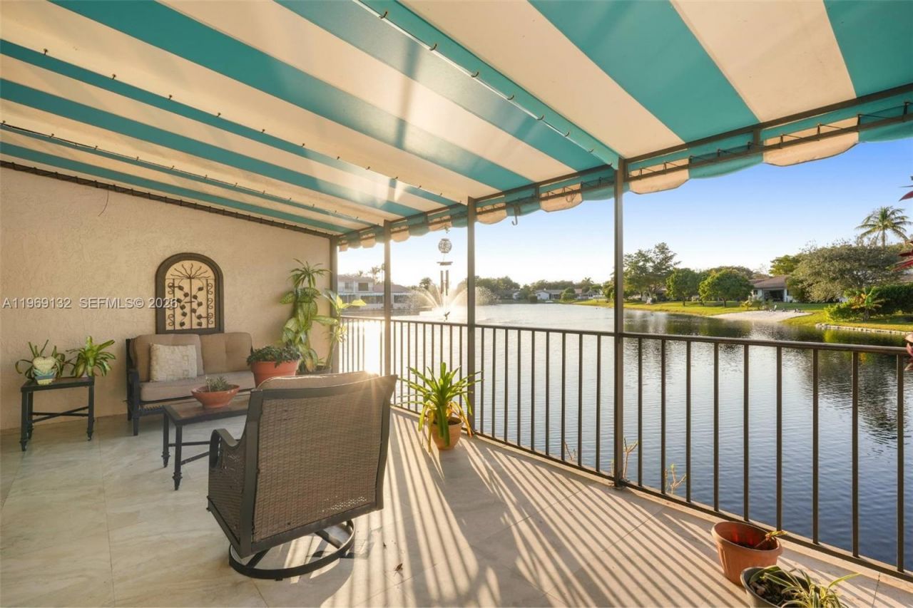 14842 Breckness Pl, Miami Lakes, FL 33016 Photo