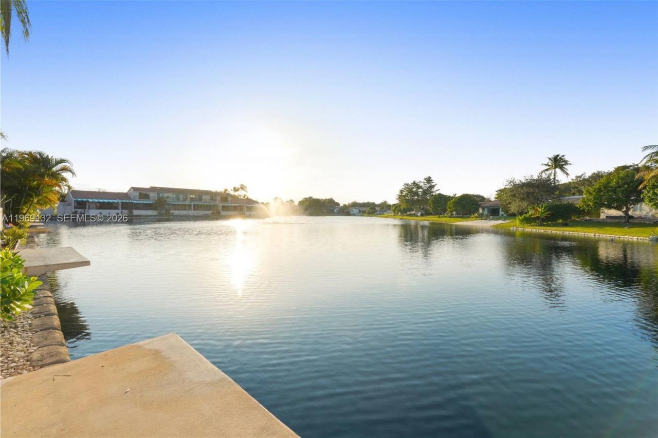 14842 Breckness Pl, Miami Lakes, FL 33016 Photo