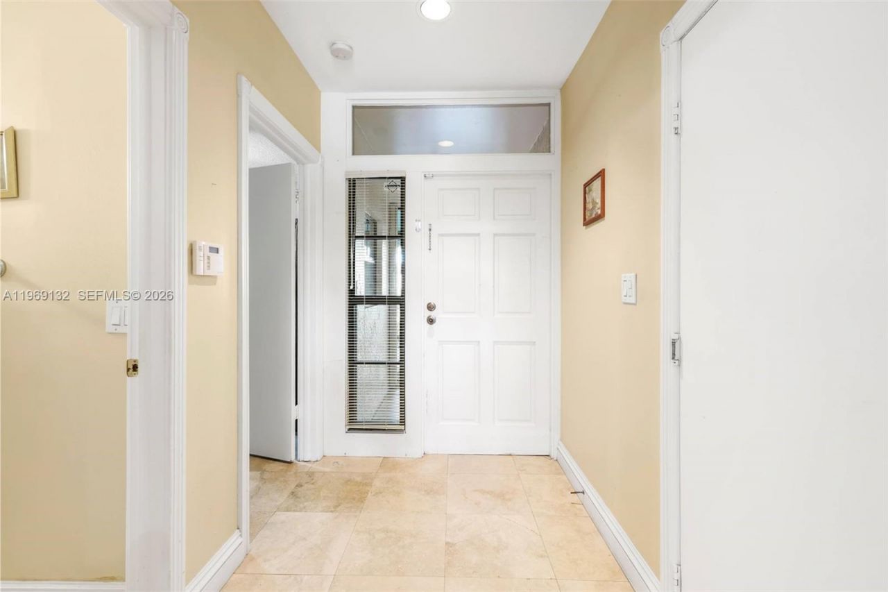 14842 Breckness Pl, Miami Lakes, FL 33016 Photo