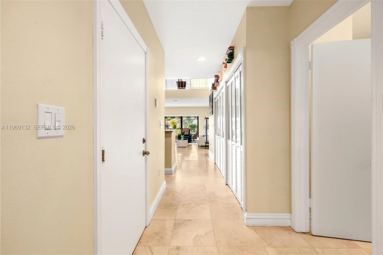 14842 Breckness Pl, Miami Lakes, FL 33016 Photo