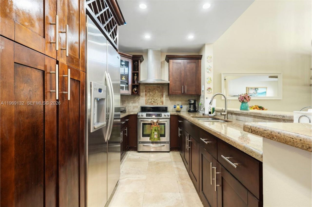 14842 Breckness Pl, Miami Lakes, FL 33016 Photo