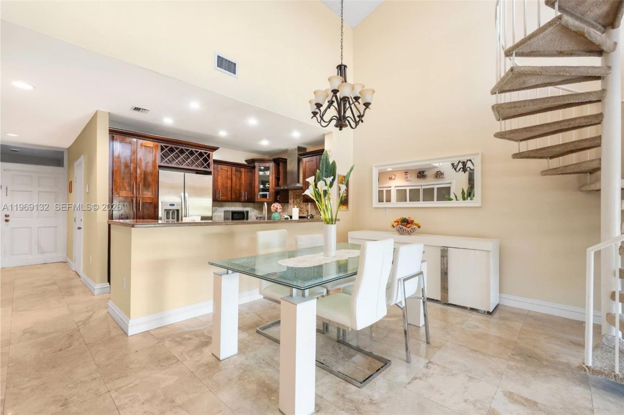 14842 Breckness Pl, Miami Lakes, FL 33016 Photo