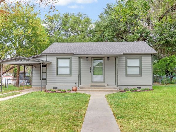 960 E Mountain, Seguin, TX 78155