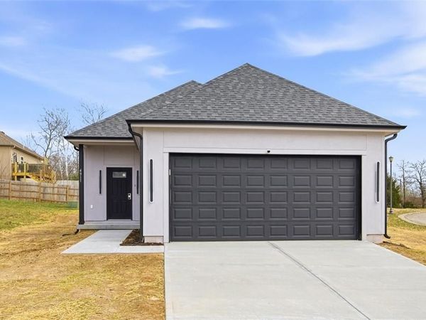 4911 Hocker Drive, Kansas City, MO 64136