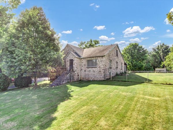 912 E Hendron Chapel Rd, Knoxville, TN 37920