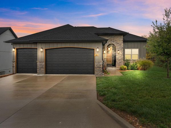 811 E Rainey Street , Ozark, MO 65721