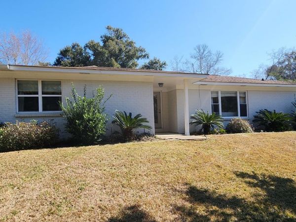 2100 Lafitte Street, Ocean Springs, MS 39564