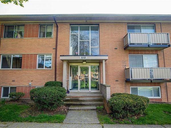 22121 River Oaks Drive, Unit E10, Rocky River, OH 44116