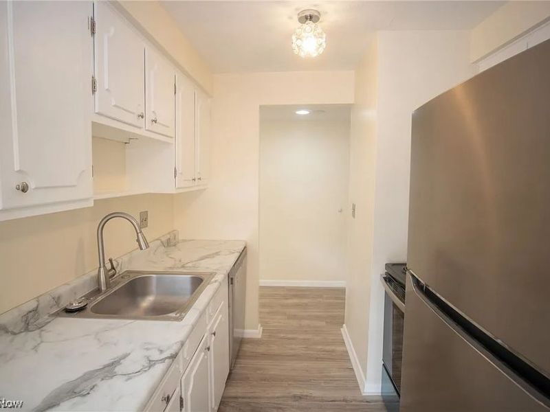 22121 River Oaks Drive, Unit E10, Rocky River, OH 44116 Photo 4