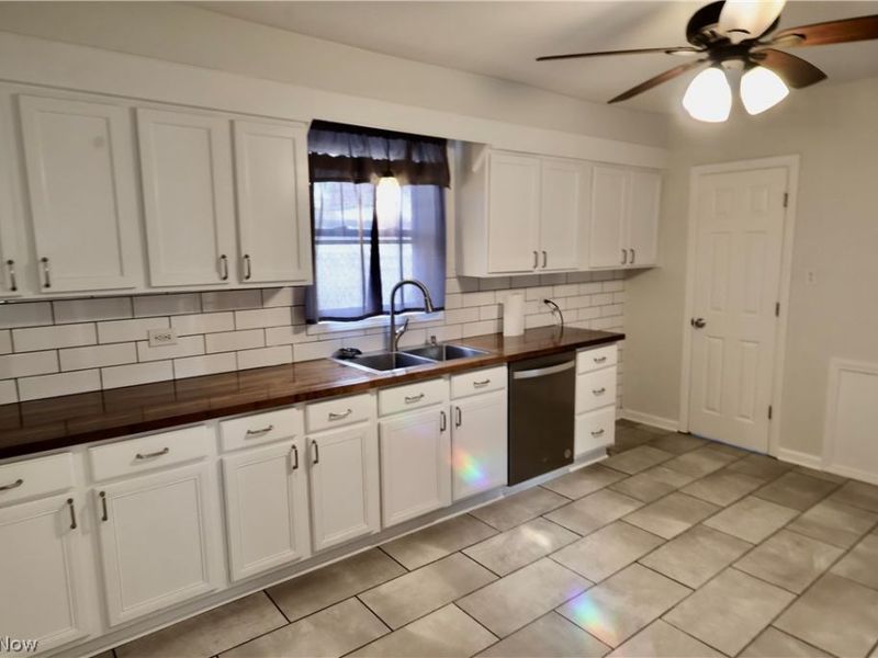 3346 W 59th Place, Cleveland, OH 44102 Photo 4