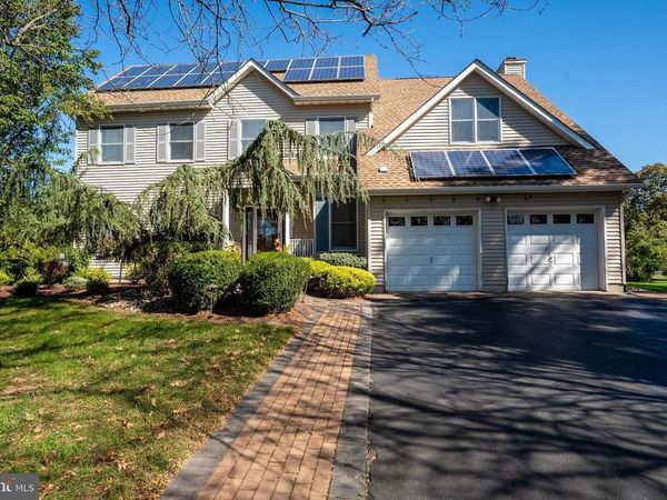 18 LOVELL DRIVE, PLAINSBORO, NJ 08536