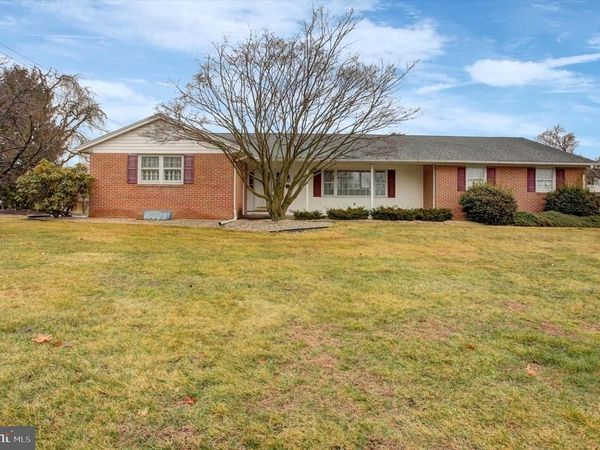 34 ACORN CIRCLE, CHAMBERSBURG, PA 17202