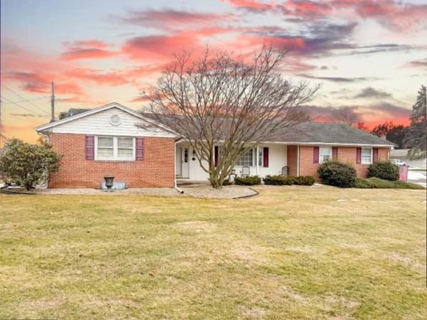 34 ACORN CIRCLE, CHAMBERSBURG, PA 17202