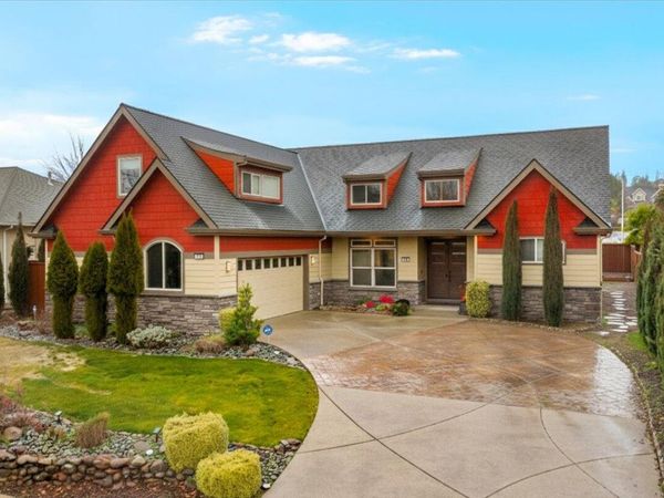 279 Robert Trent Jones Boulevard, Eagle Point, OR 97524