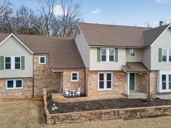 1102 Lakeview Drive, Pacific, MO 63069