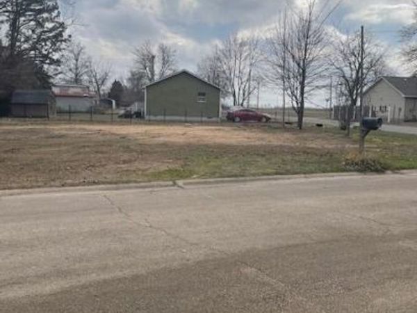 315 Jackson Street , Sikeston, MO 63801