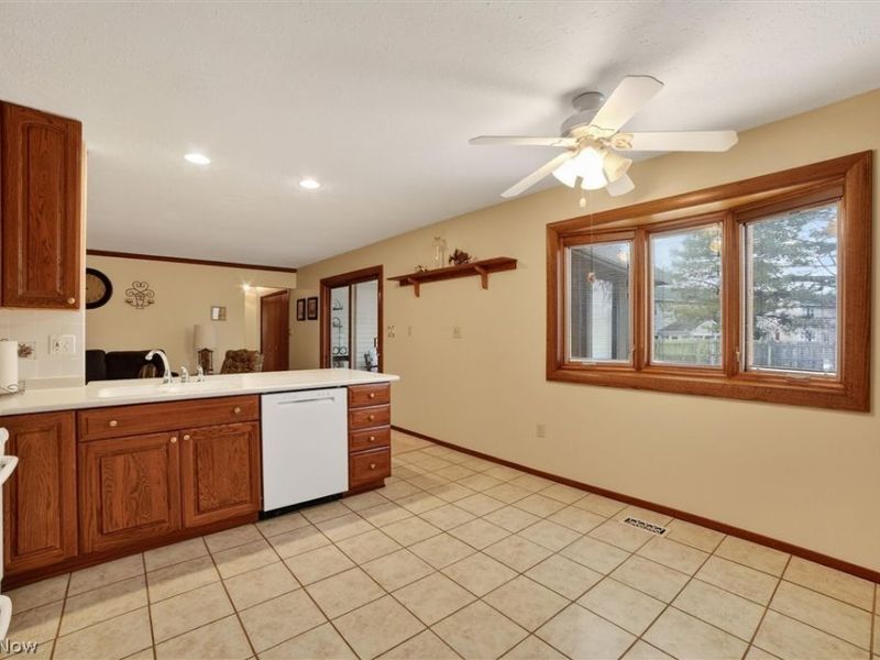 10024 Huntington Park Drive, Strongsville, OH 44136 Photo 12