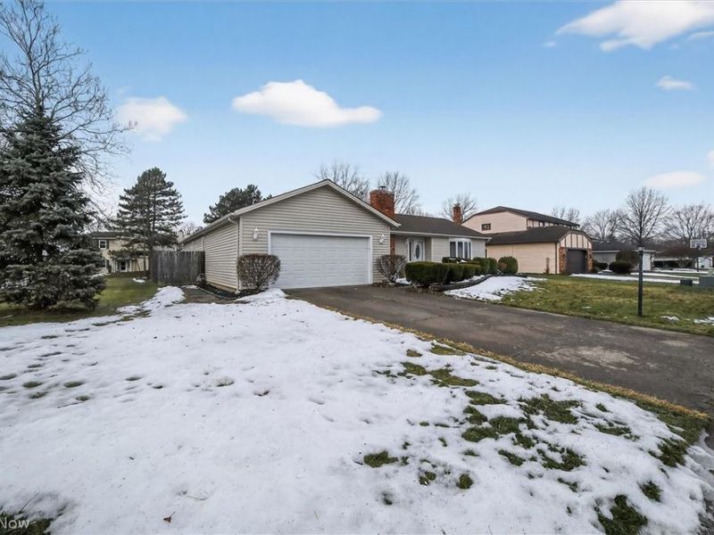 10024 Huntington Park Drive, Strongsville, OH 44136 Photo 2