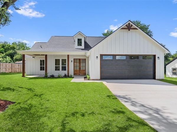 1610 Cheyenne Trail , Granbury, TX 76048