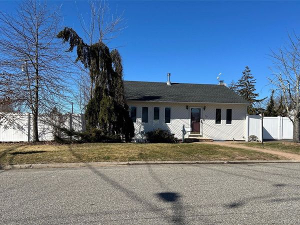 30 Jenkins Avenue, North Babylon, NY 11703