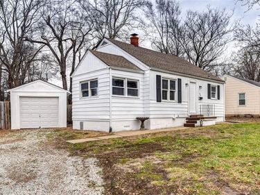 1524 W Sheley Road, Independence, MO 64052