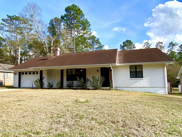 107 W Lakeshore Drive, Carriere, MS 39426
