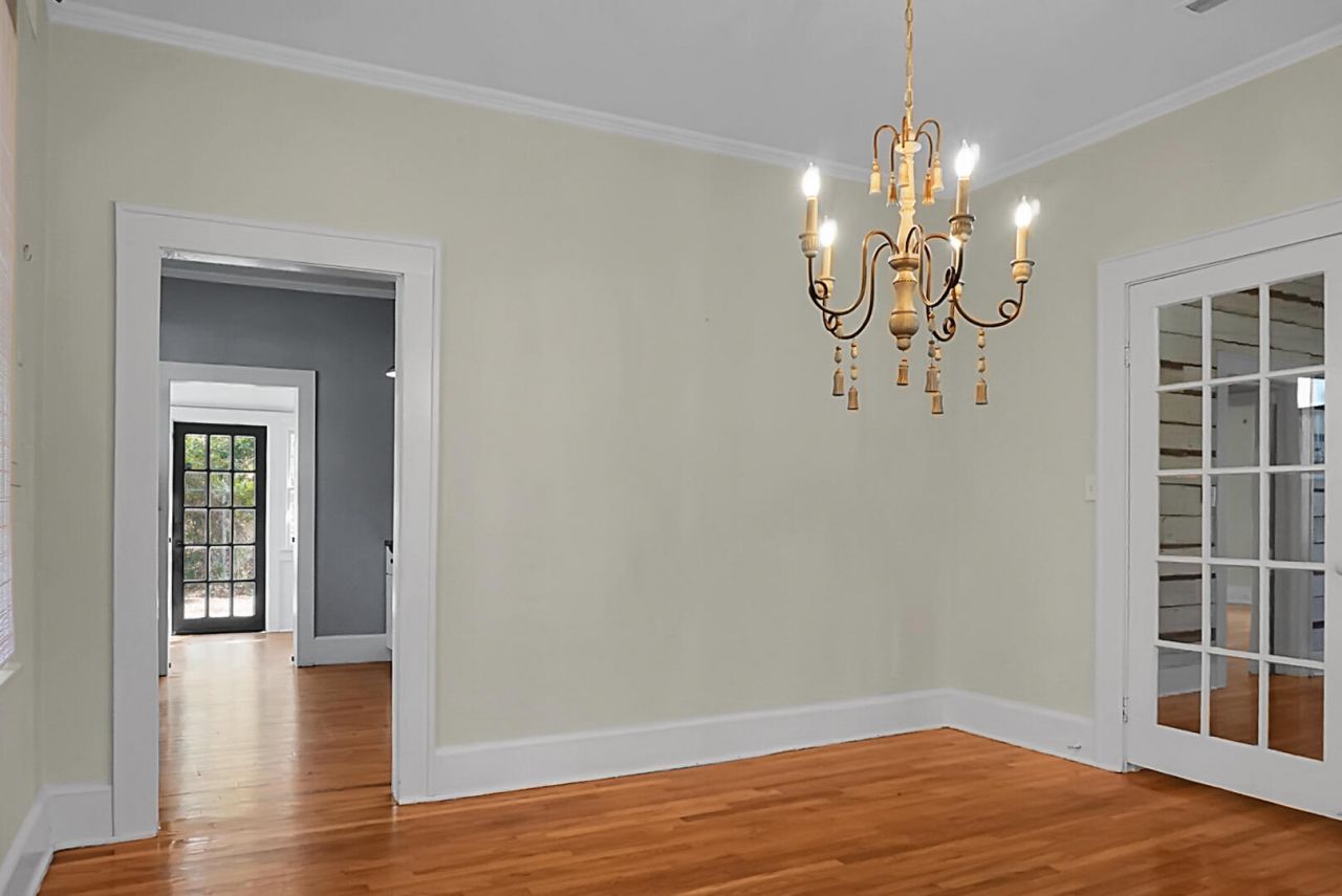 221 Brownlehe Street Photo 16