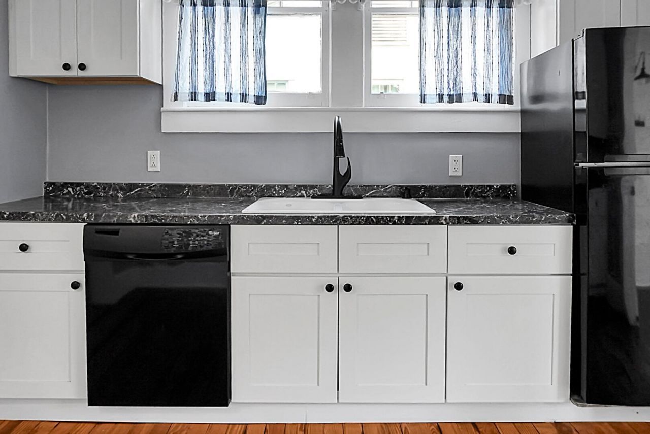 221 Brownlehe Street Photo 19