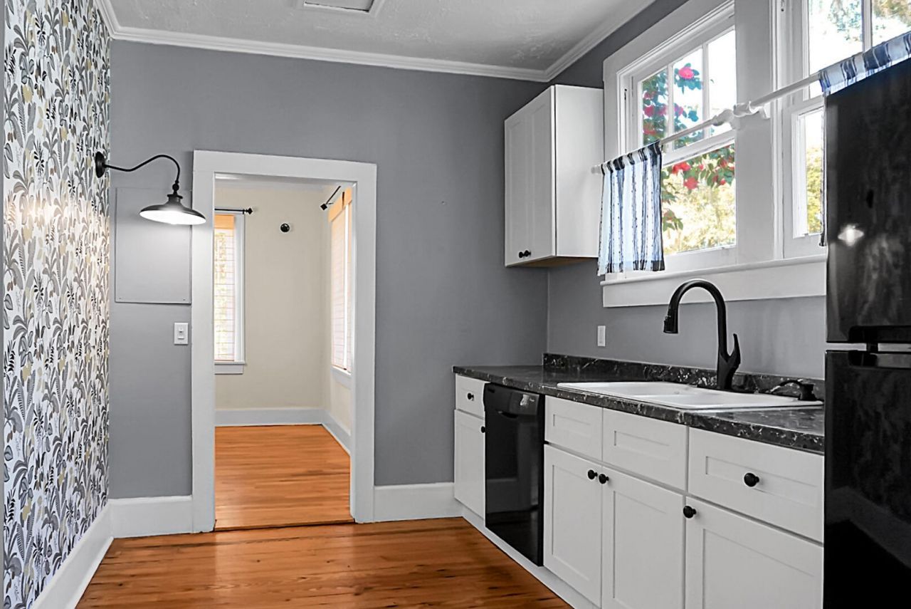 221 Brownlehe Street Photo 20